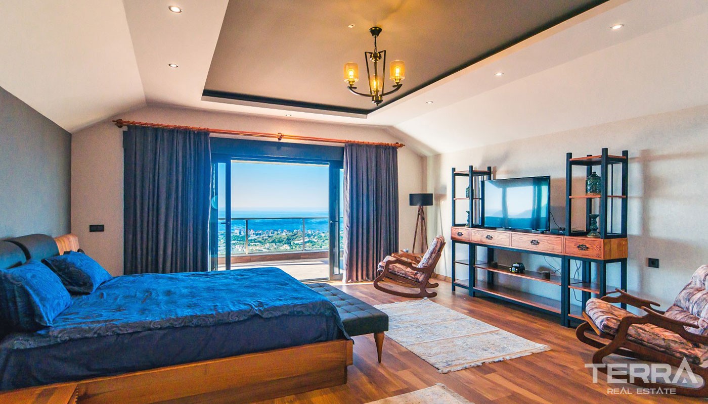 Villa With an Exceptional Panoramic Sea View in Alanya Kestel - 17380