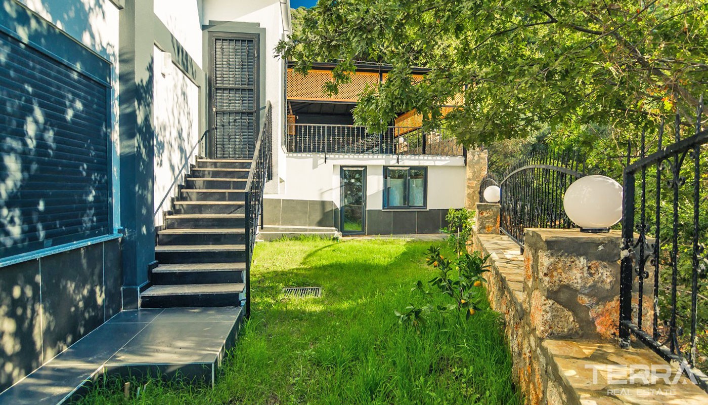 Villa With an Exceptional Panoramic Sea View in Alanya Kestel - 17399