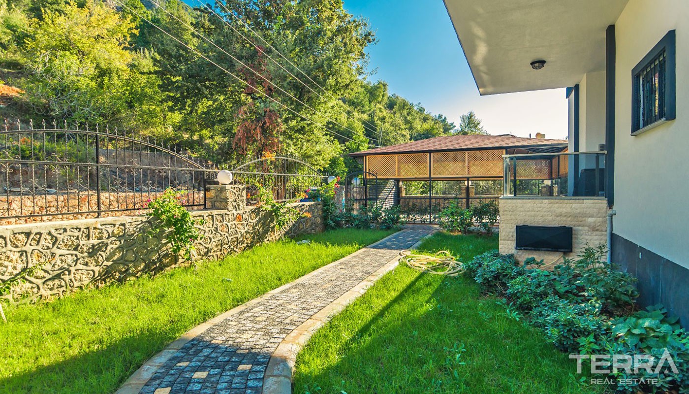 Villa With an Exceptional Panoramic Sea View in Alanya Kestel - 17400