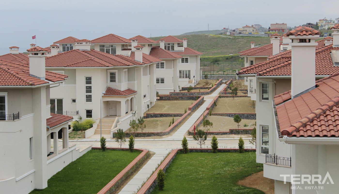 Sea-view Istanbul Marina Houses Surrounded by Green Area - 17718