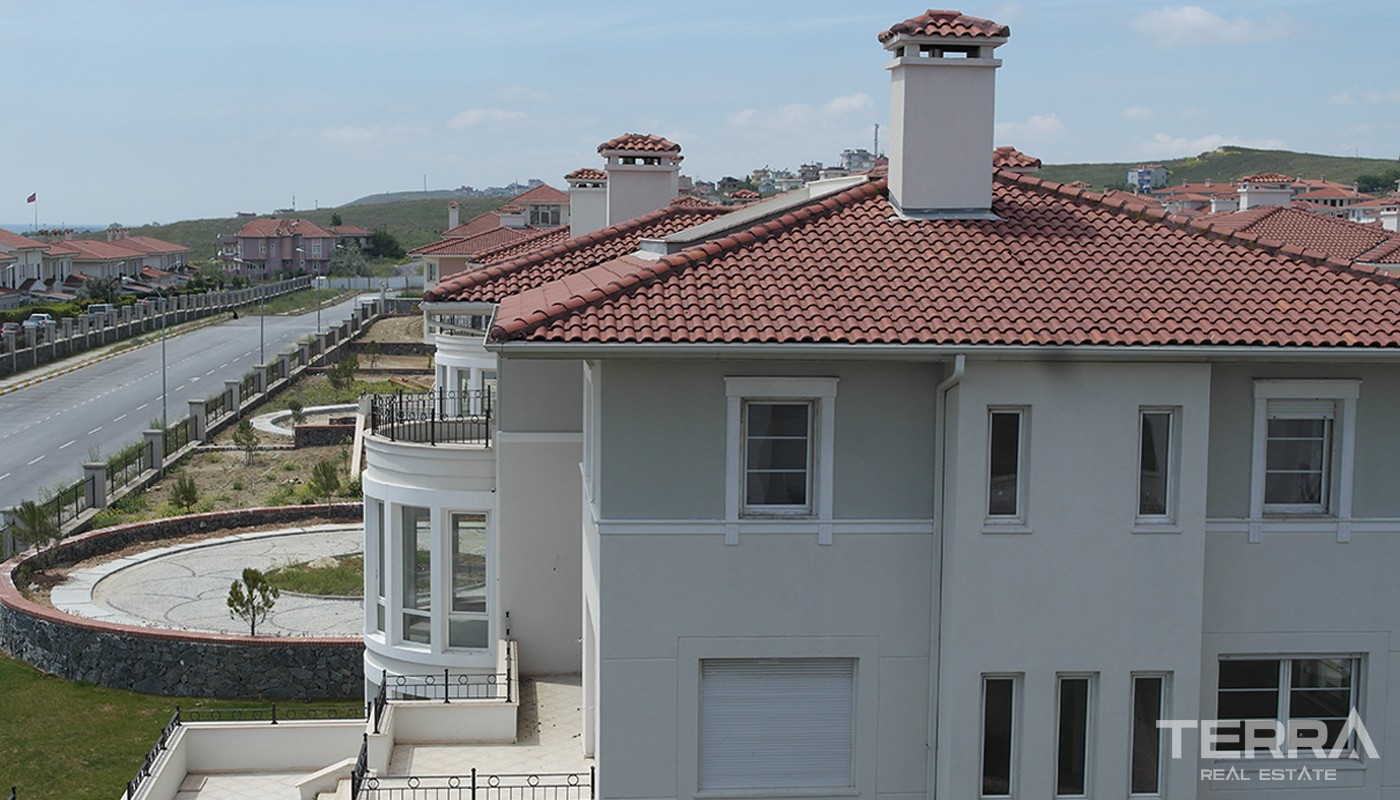 Sea-view Istanbul Marina Houses Surrounded by Green Area - 17721