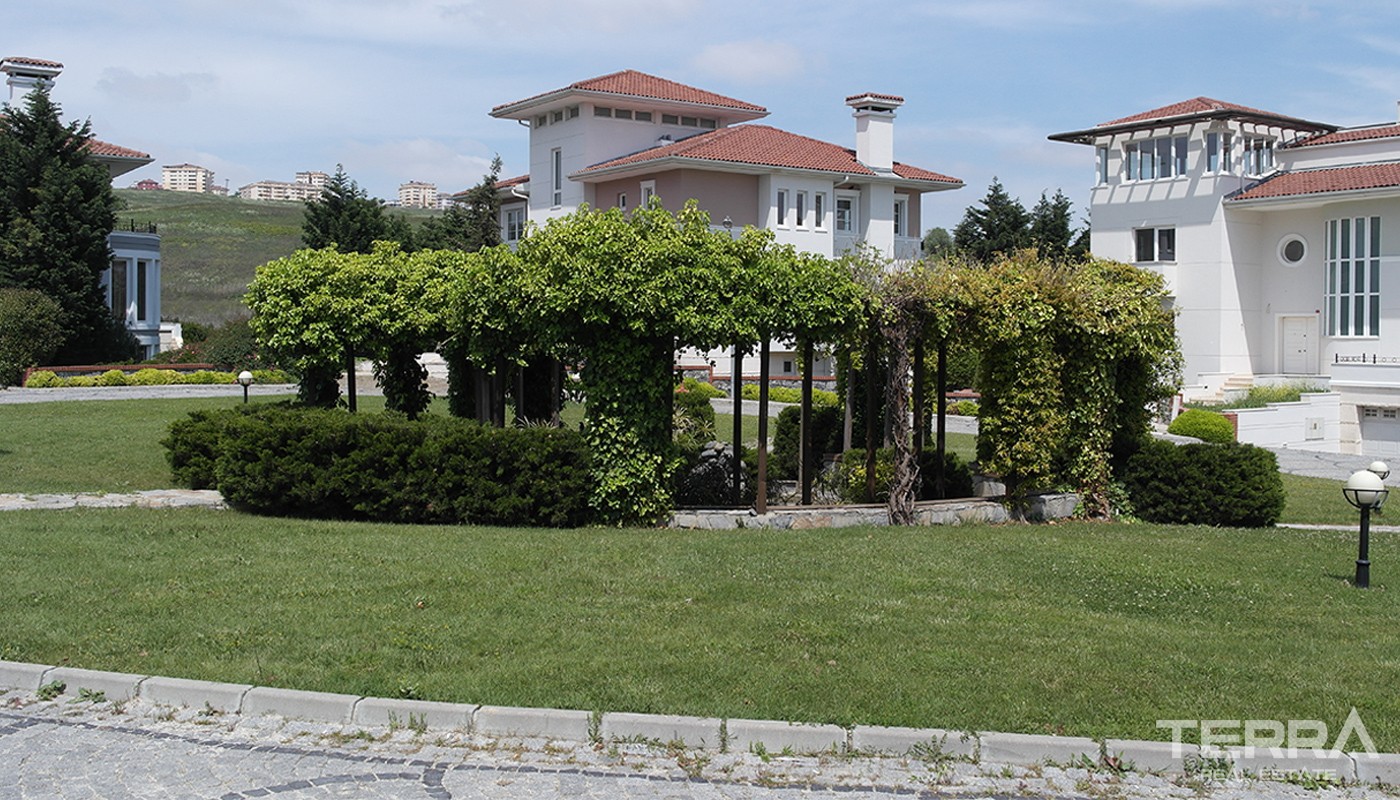 Sea-view Istanbul Marina Houses Surrounded by Green Area - 17731