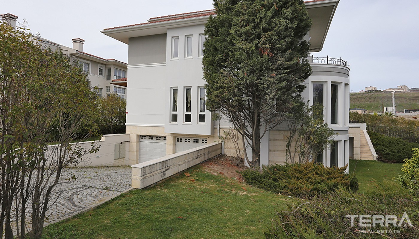 Sea-view Istanbul Marina Houses Surrounded by Green Area - 38226