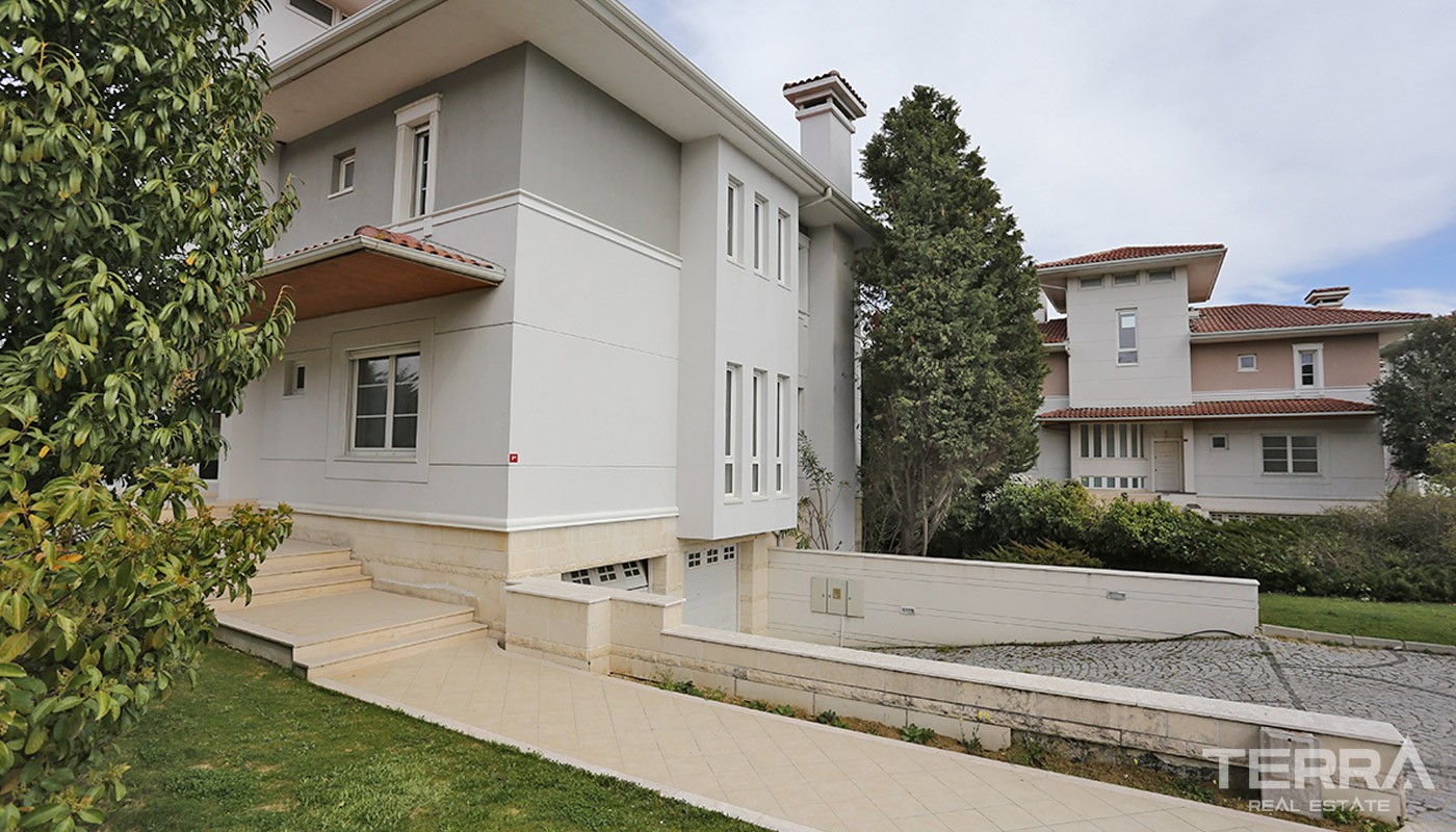 Sea-view Istanbul Marina Houses Surrounded by Green Area - 38227
