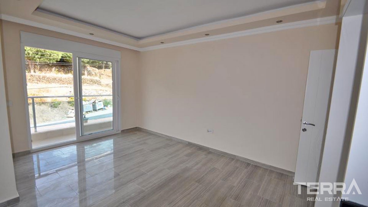 Bargain Apartment for Sale in Alanya Cikcilli With Swimming Pool - 18035