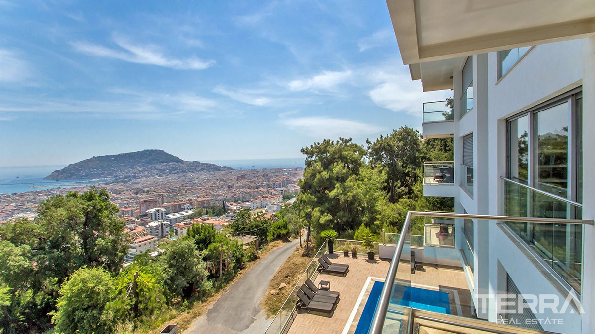 Uninterrupted Sea-view Apartment for Sale in Alanya - 19999