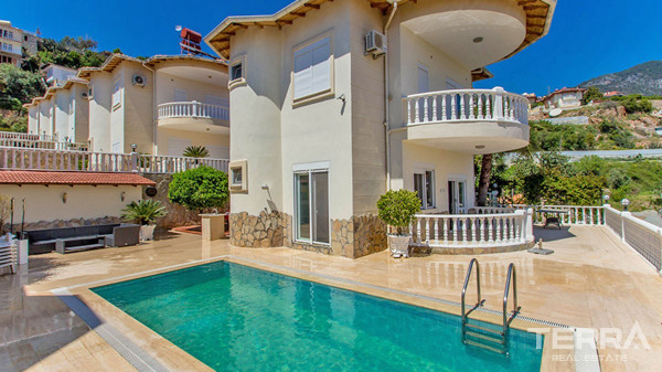 Detached Villa for Sale in Alanya With Private Swimming Pool