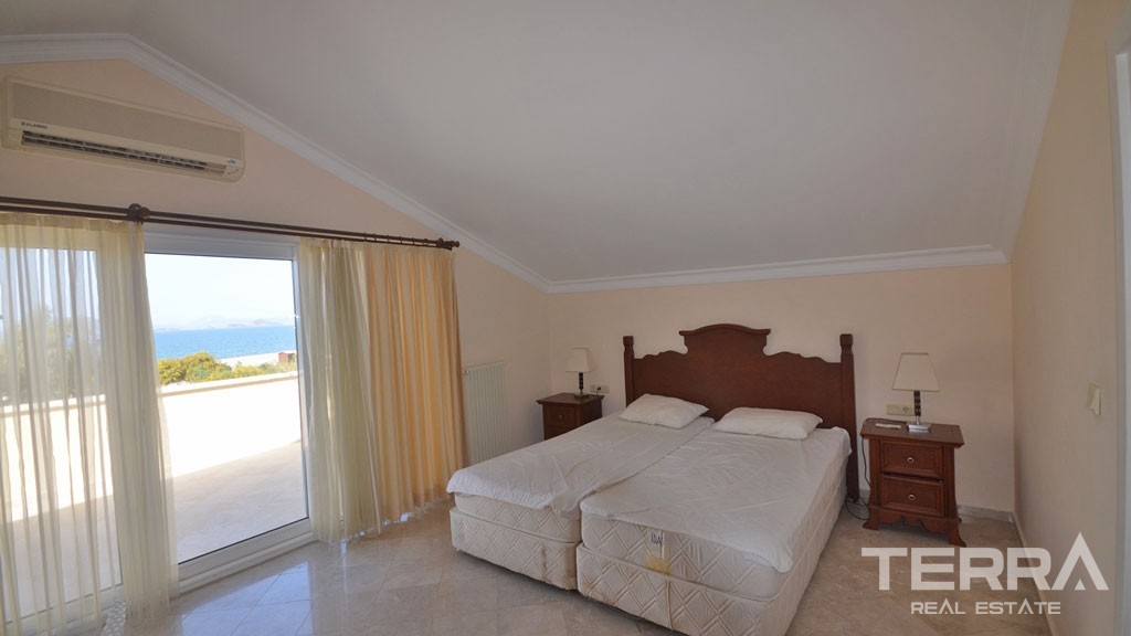 Beachfront Villa With Private Pool in Çalış Fethiye - 21543