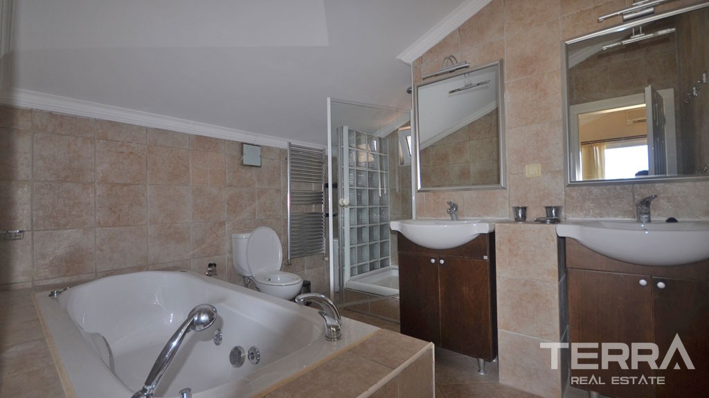 Beachfront Villa With Private Pool in Çalış Fethiye - 21544