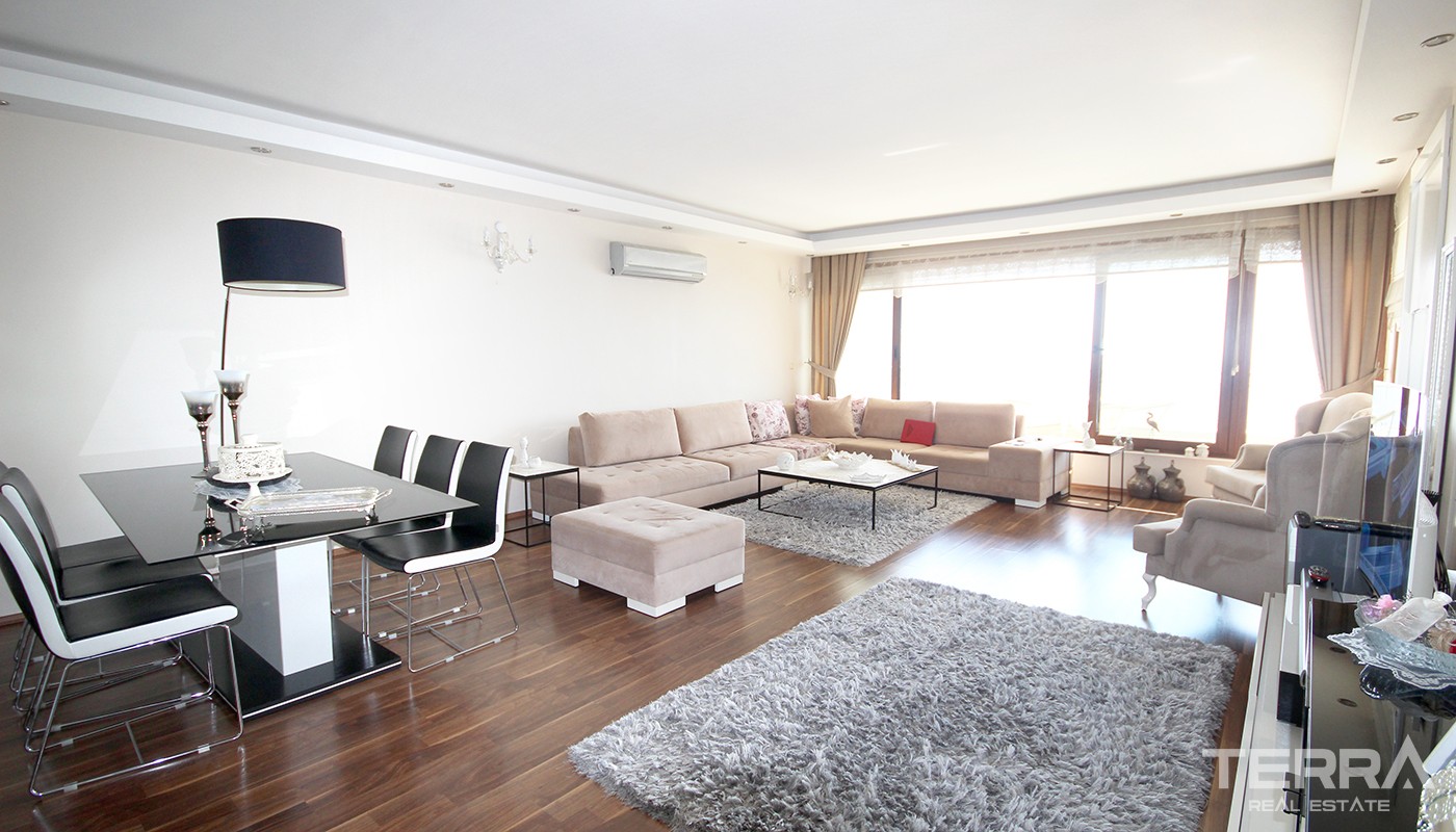 Astonishing Sea View Apartment in Prestigious Location in Antalya - 21431