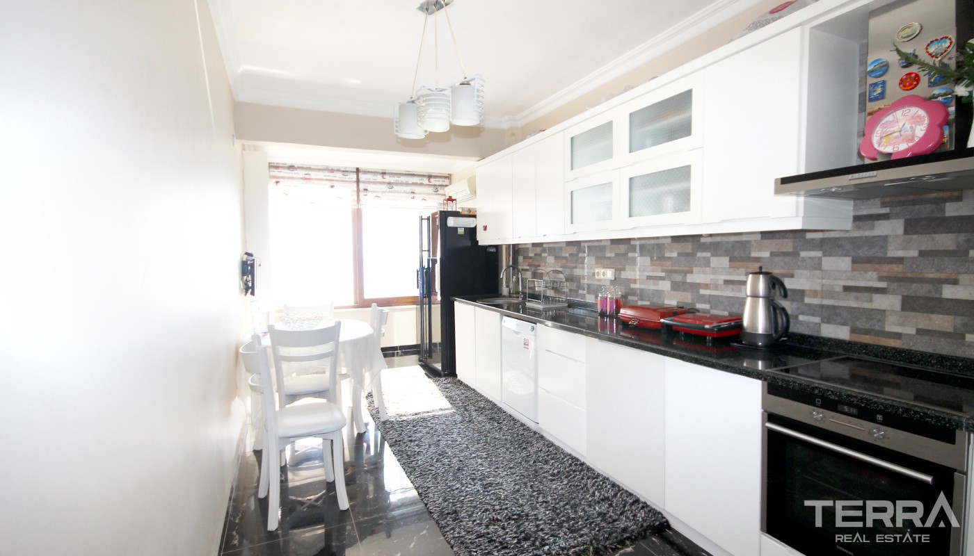 Astonishing Sea View Apartment in Prestigious Location in Antalya - 21435