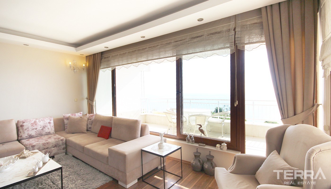 Astonishing Sea View Apartment in Prestigious Location in Antalya - 21436