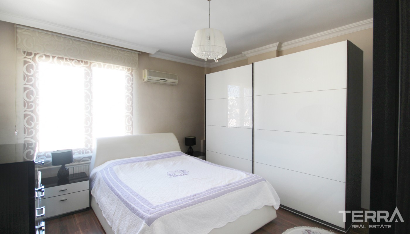 Astonishing Sea View Apartment in Prestigious Location in Antalya - 21438
