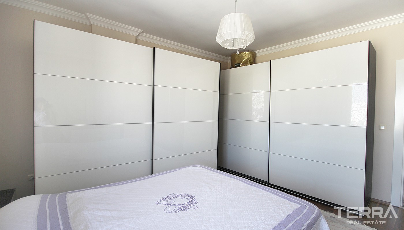 Astonishing Sea View Apartment in Prestigious Location in Antalya - 21439