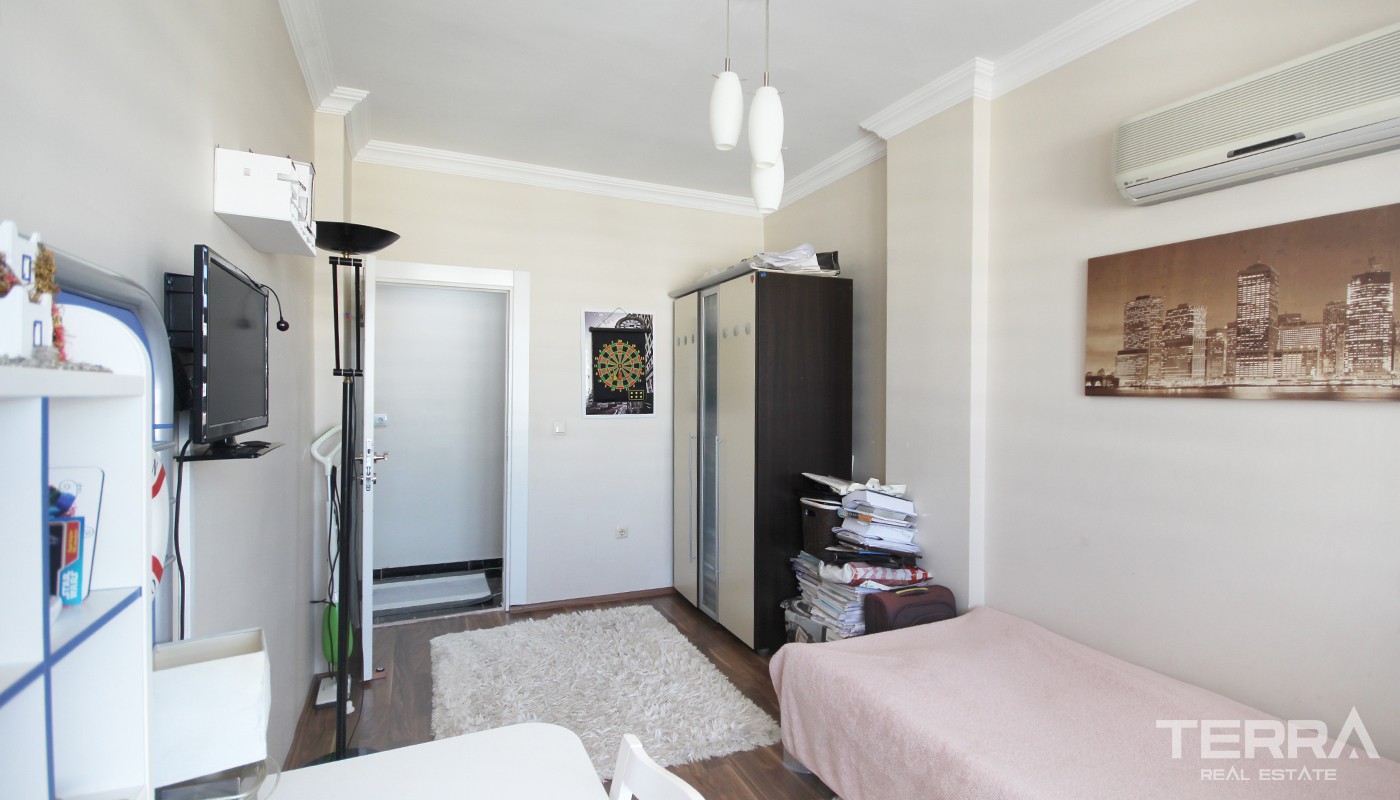 Astonishing Sea View Apartment in Prestigious Location in Antalya - 21441