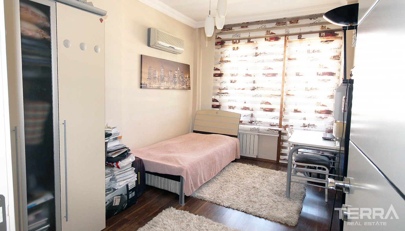Astonishing Sea View Apartment in Prestigious Location in Antalya - 21442