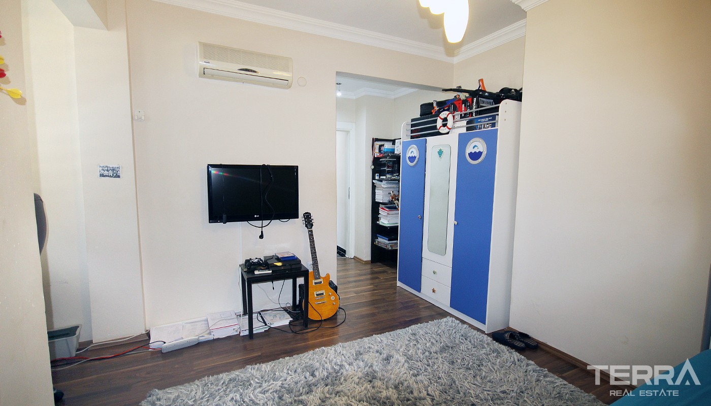 Astonishing Sea View Apartment in Prestigious Location in Antalya - 21443