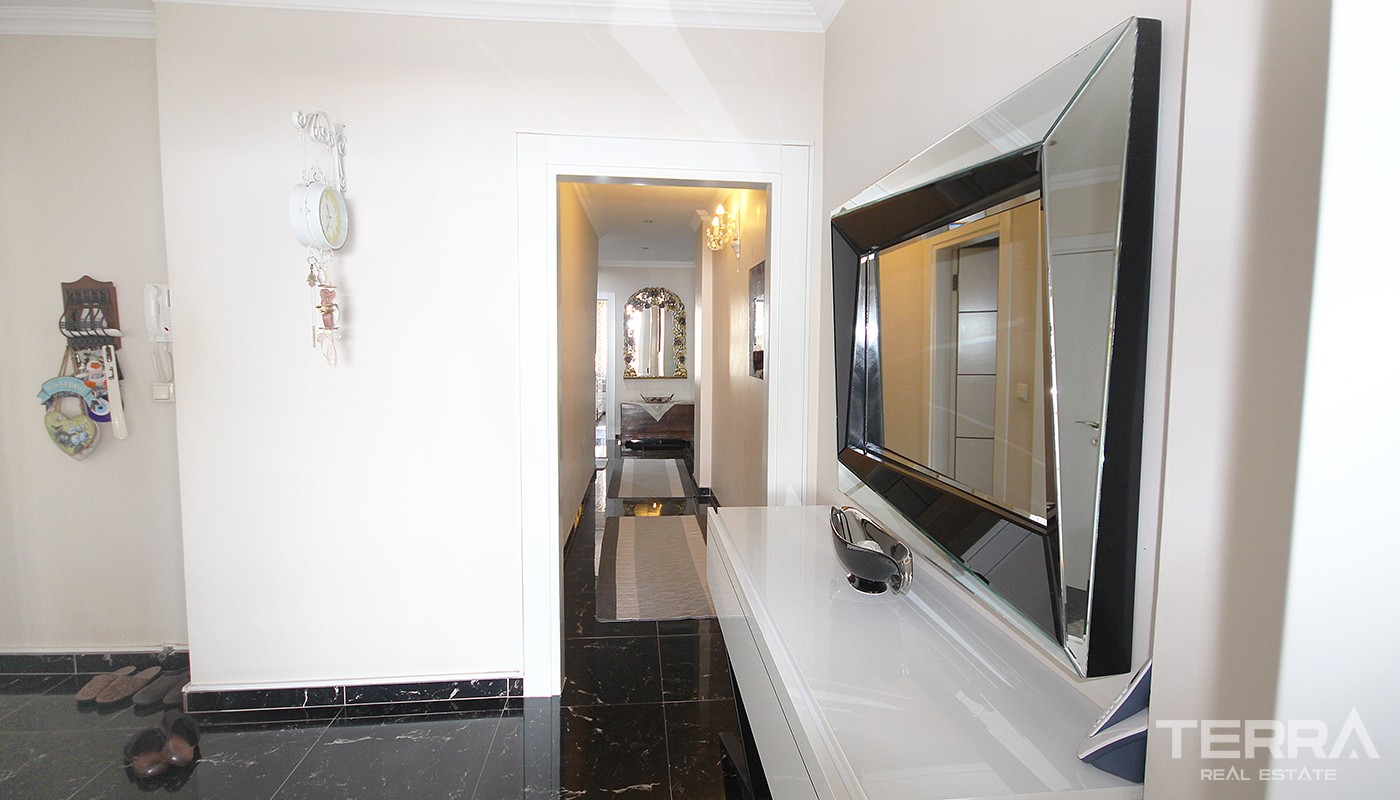 Astonishing Sea View Apartment in Prestigious Location in Antalya - 21448