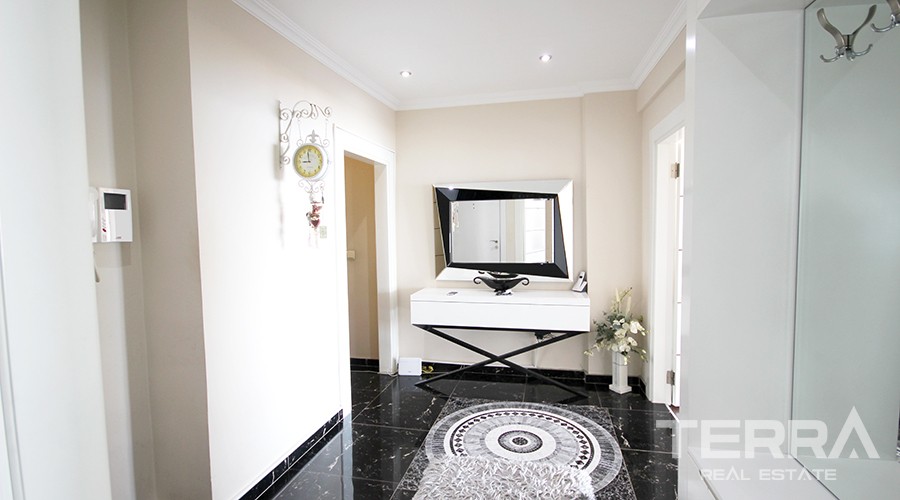 Astonishing Sea View Apartment in Prestigious Location in Antalya - 21449