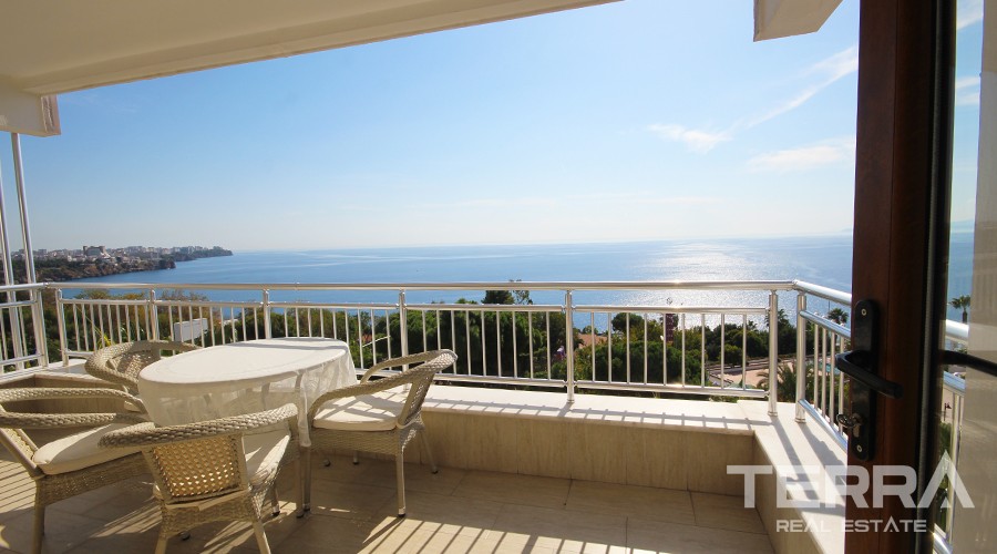 Astonishing Sea View Apartment in Prestigious Location in Antalya - 21451