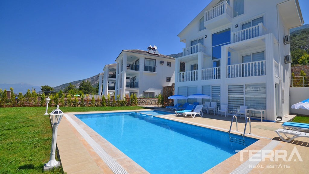 Villa med havsutsikt i Fethiye Ovacık med privat pool och trädgård