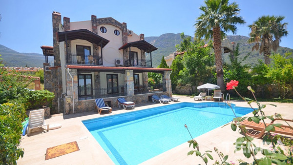 Möblierte Steinvilla zum Verkauf in Fethiye Ovacık mit privatem Pool