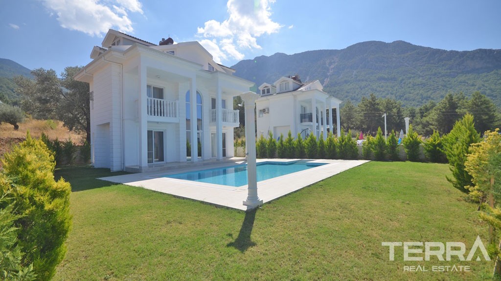 Villa Contemporaine Avec Terrain et Piscine Privée à Fethiye Ovacık